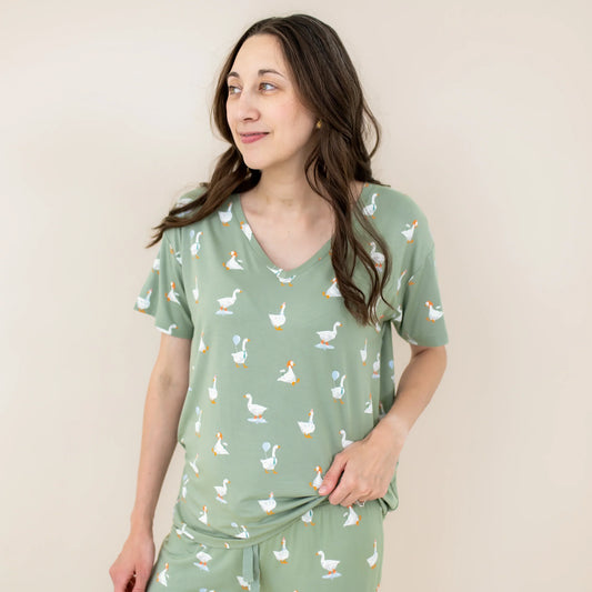 Women's Relaxed Fit V-Neck in Silly Goose